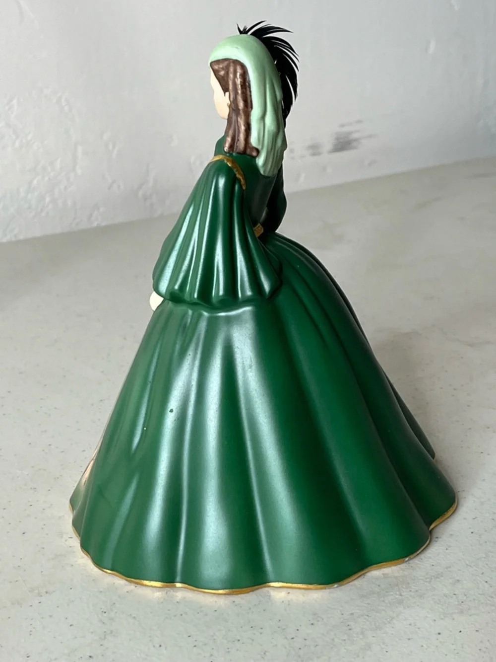2004 The Bradford Exchange Green and Gold Scarlett-Inspired Ceramic Cake Topper